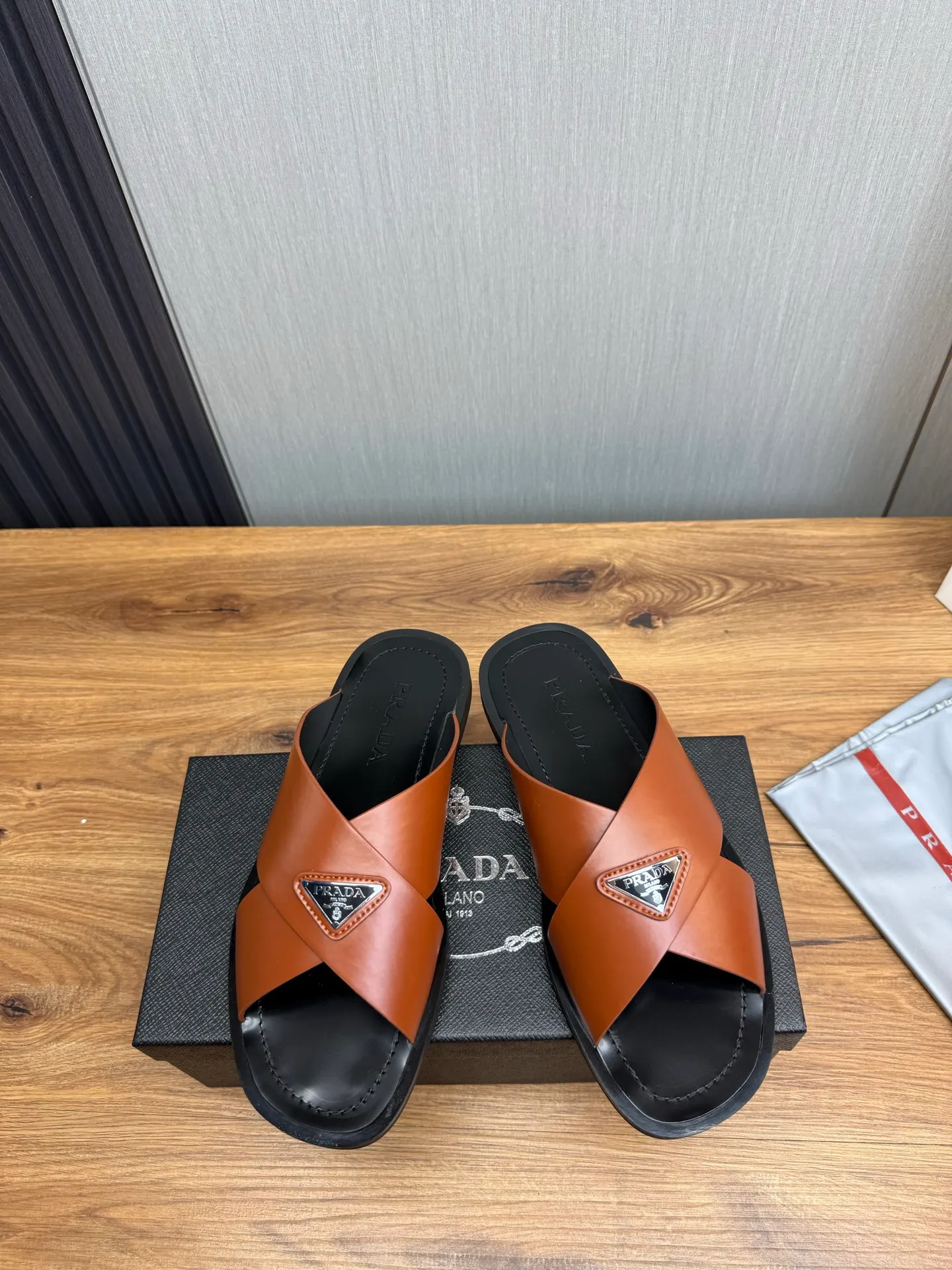 Factory price 340💰 ＰＲＡＤＡPrada - popular men's slippers hot sale 🔥 🩴Official website one to one production 38-45 sizes 45 46 🉑️Customized!